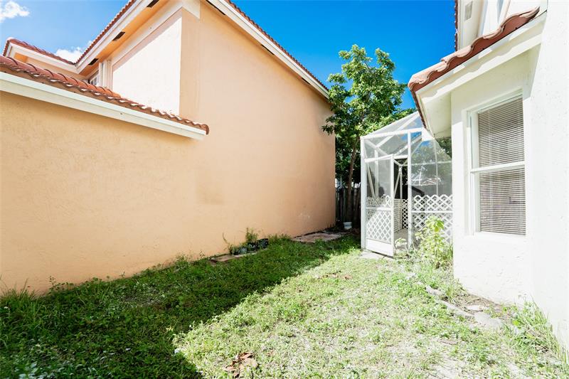 Image 6 of 42 For 10646 Lake Oak Way