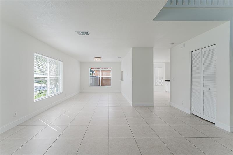 Image 8 of 42 For 10646 Lake Oak Way