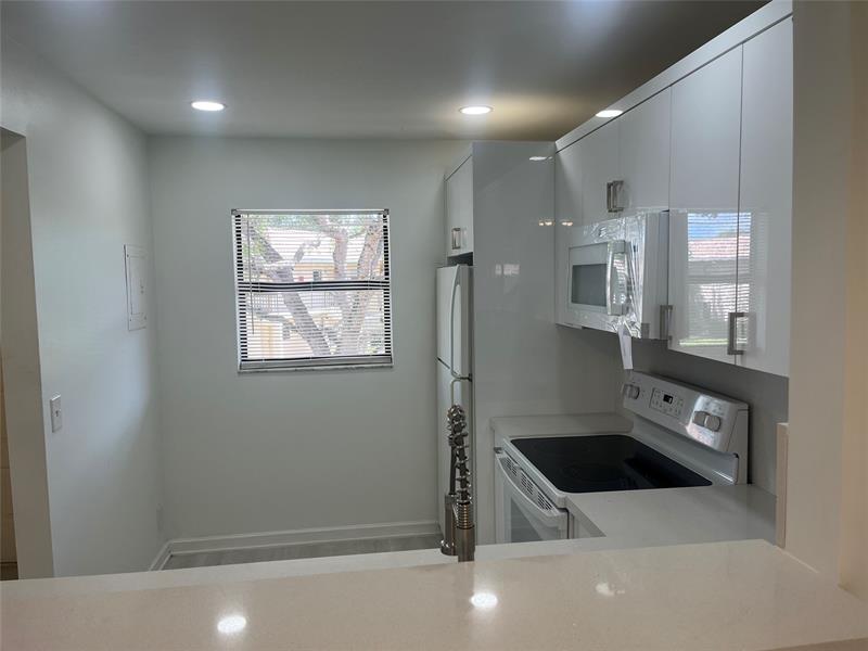 Image 19 of 28 For 6796 Palmetto Cir  202