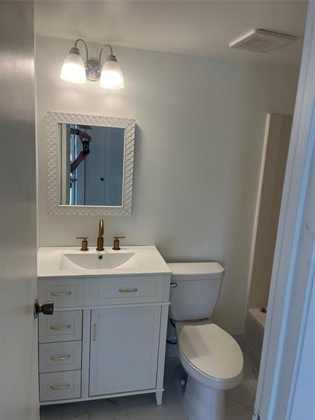 Image 22 of 28 For 6796 Palmetto Cir  202