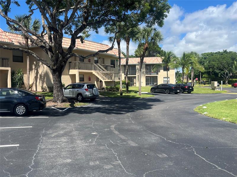 Image 4 of 28 For 6796 Palmetto Cir  202