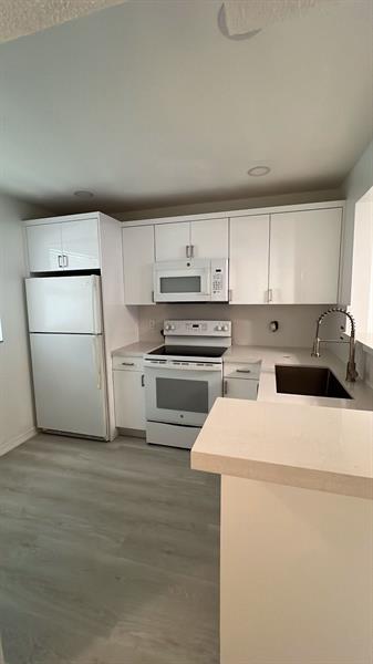 Image 8 of 28 For 6796 Palmetto Cir  202