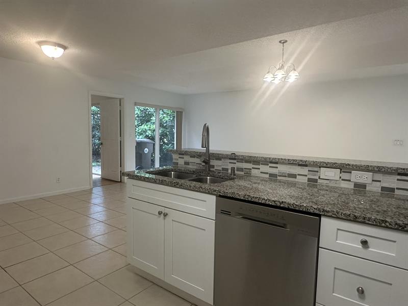 Image 10 of 19 For 3427 Commodore Ct