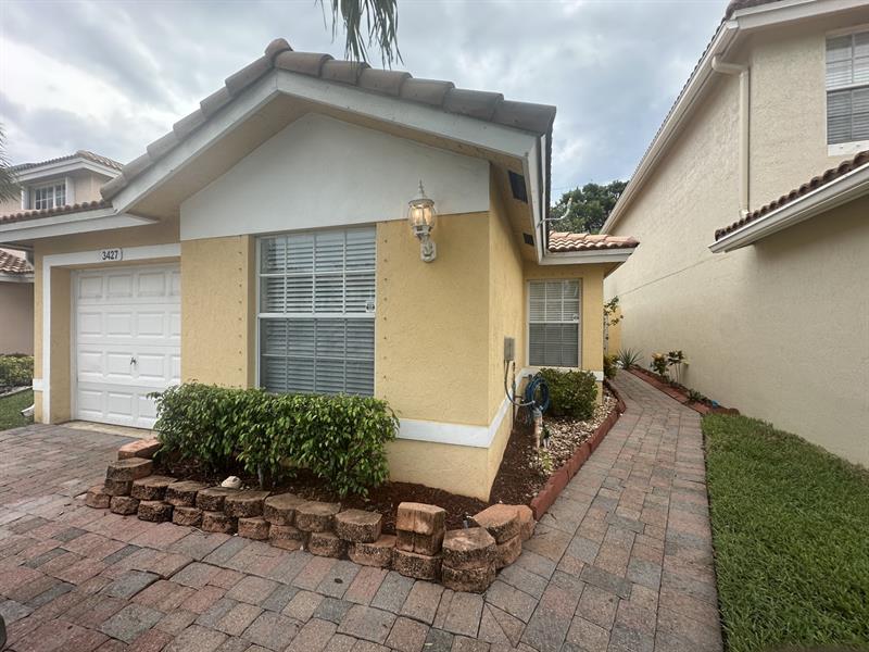 Image 3 of 19 For 3427 Commodore Ct