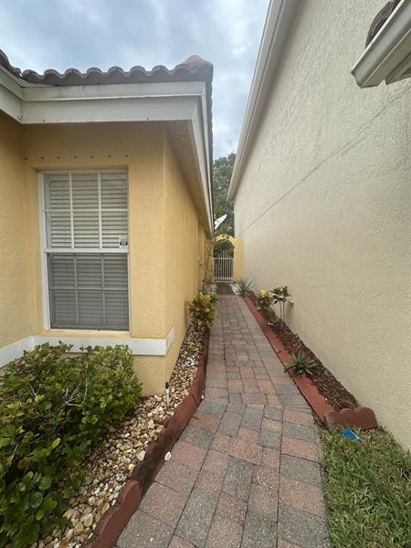 Image 4 of 19 For 3427 Commodore Ct