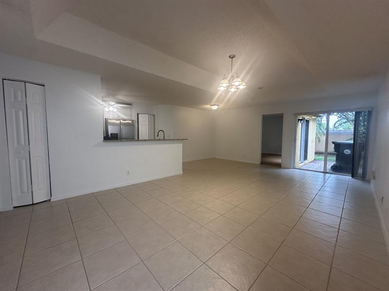 Image 6 of 19 For 3427 Commodore Ct