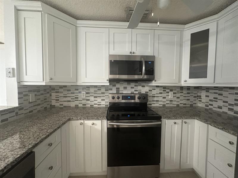 Image 8 of 19 For 3427 Commodore Ct