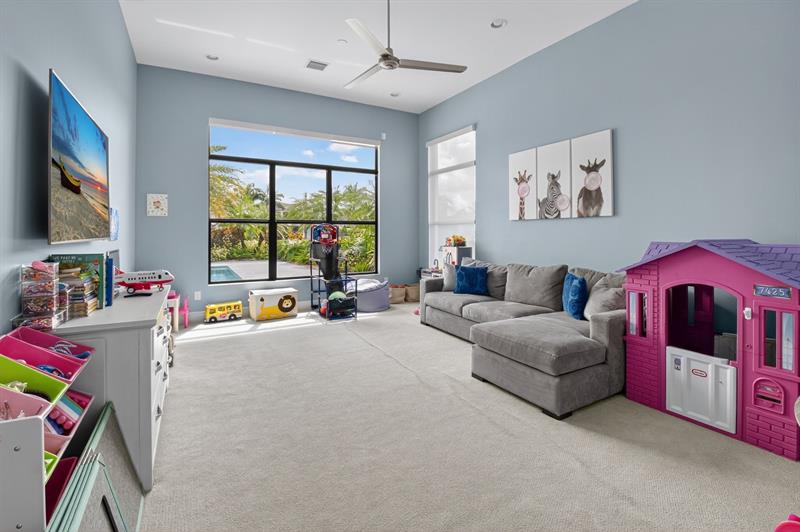 Image 29 of 80 For 9294 Biaggio Rd