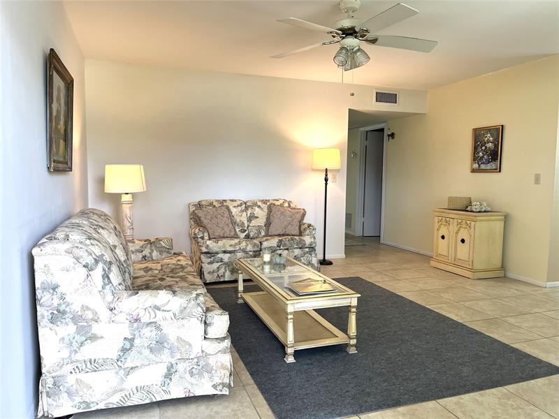 Image 3 of 25 For 68 Royal Oak Ct  106
