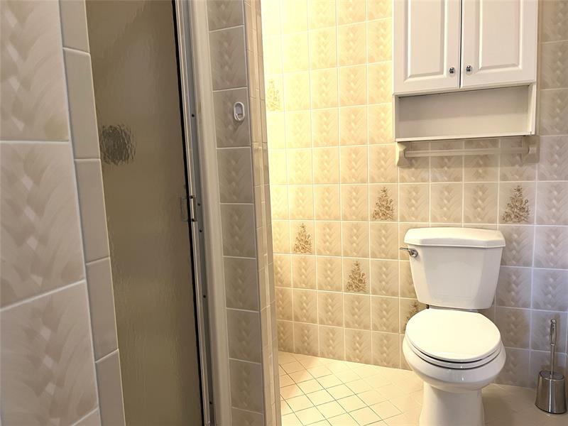 Image 8 of 25 For 68 Royal Oak Ct  106