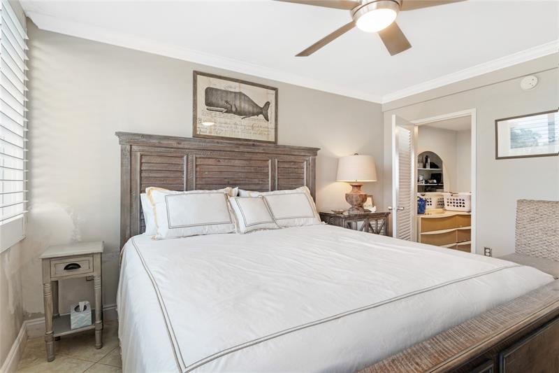 Image 12 of 30 For 180 Isle Of Venice Dr  432