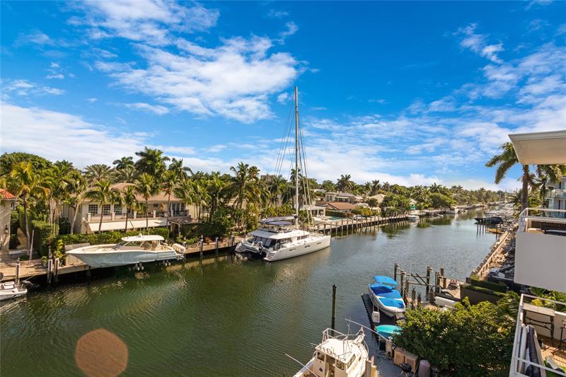 Image 27 of 30 For 180 Isle Of Venice Dr  432