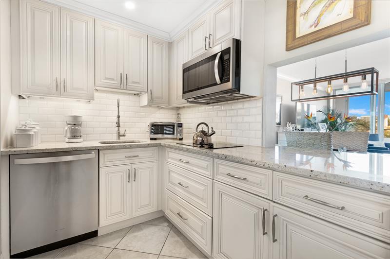 Image 8 of 30 For 180 Isle Of Venice Dr  432