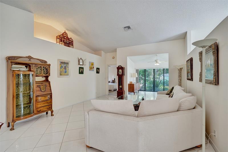 Image 11 of 33 For 8860 Boatswain Dr
