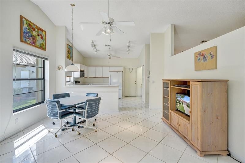 Image 14 of 33 For 8860 Boatswain Dr