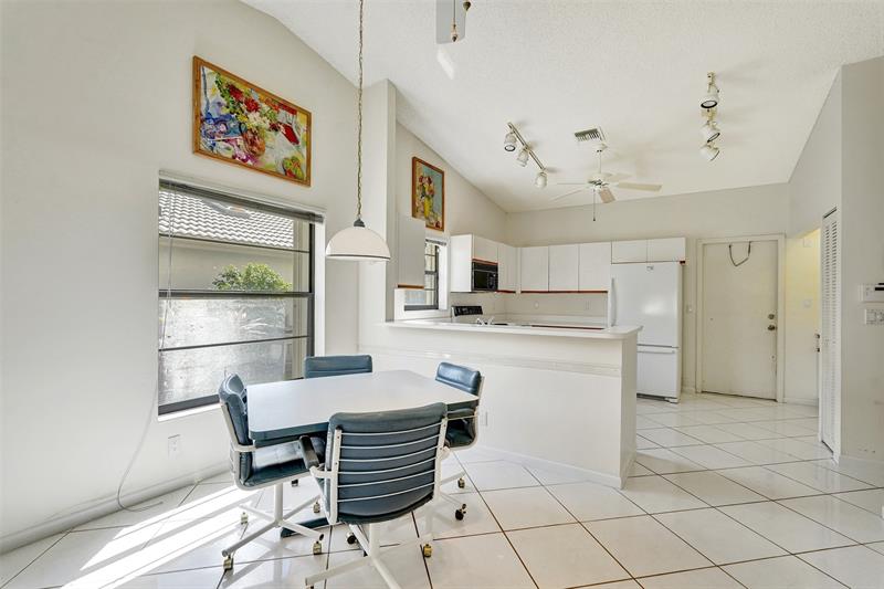 Image 16 of 33 For 8860 Boatswain Dr