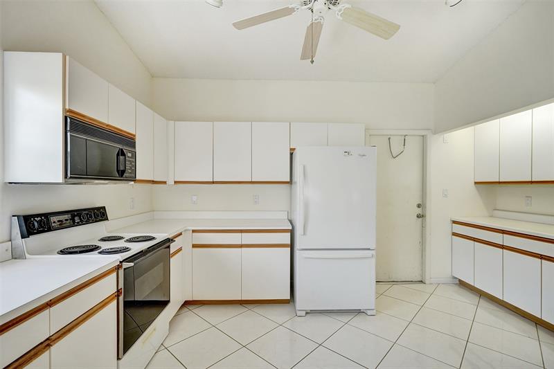 Image 19 of 33 For 8860 Boatswain Dr