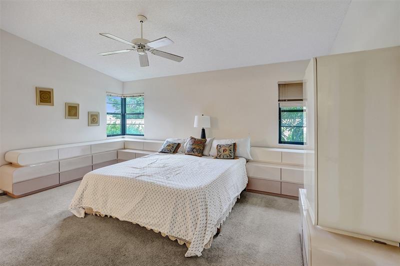 Image 22 of 33 For 8860 Boatswain Dr