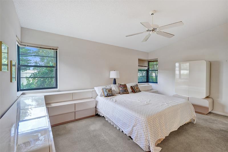 Image 23 of 33 For 8860 Boatswain Dr