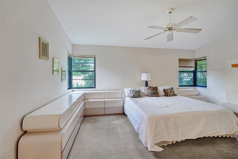Image 24 of 33 For 8860 Boatswain Dr