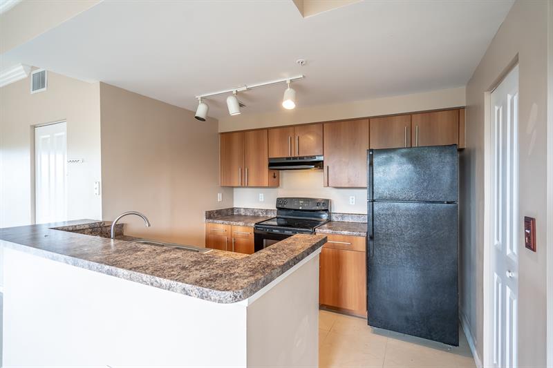 Image 8 of 14 For 5800 Sample Rd  308