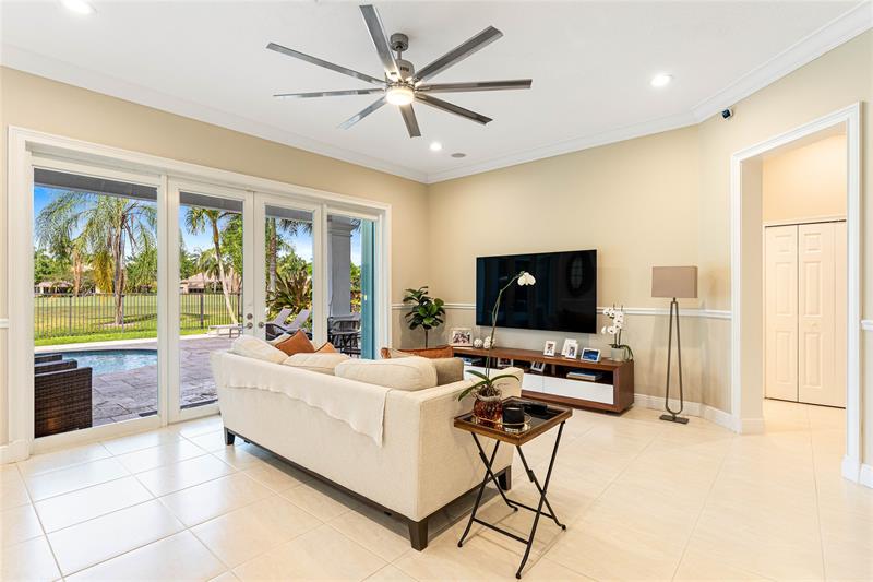 Image 15 of 57 For 2527 Montclaire Cir