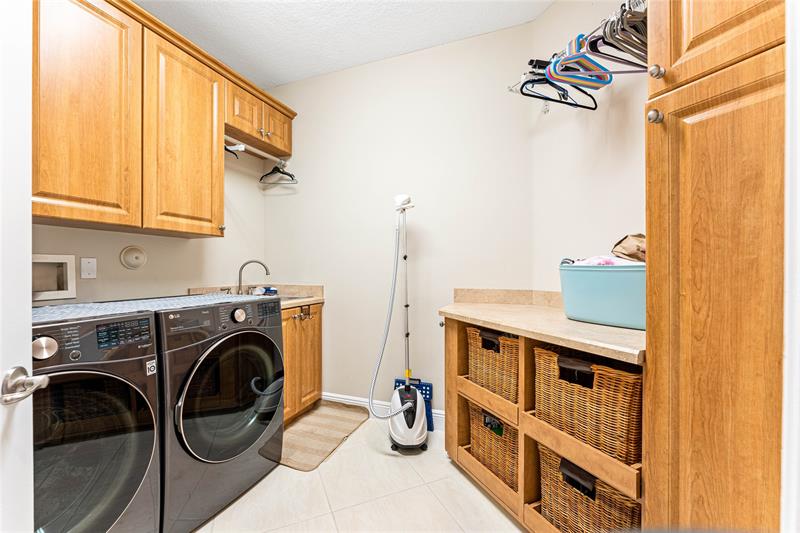 Image 20 of 57 For 2527 Montclaire Cir