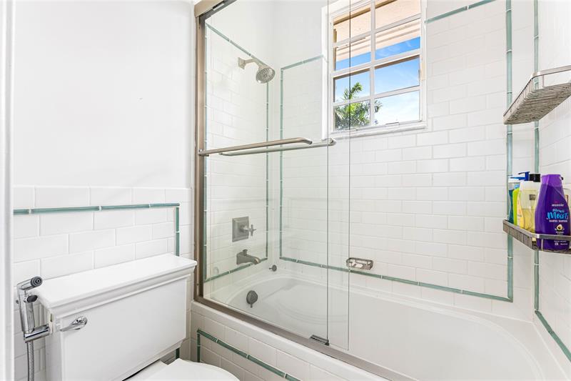 Image 26 of 57 For 2527 Montclaire Cir