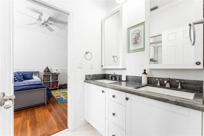 Image 27 of 57 For 2527 Montclaire Cir