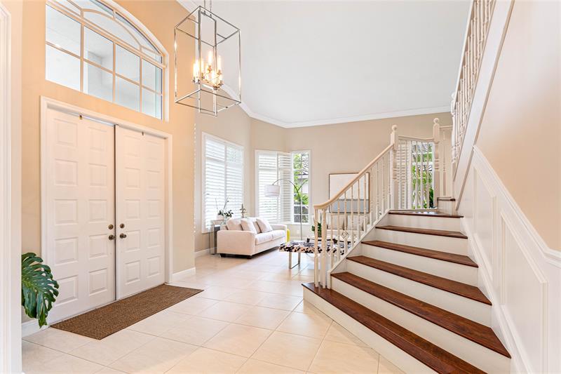 Image 5 of 57 For 2527 Montclaire Cir