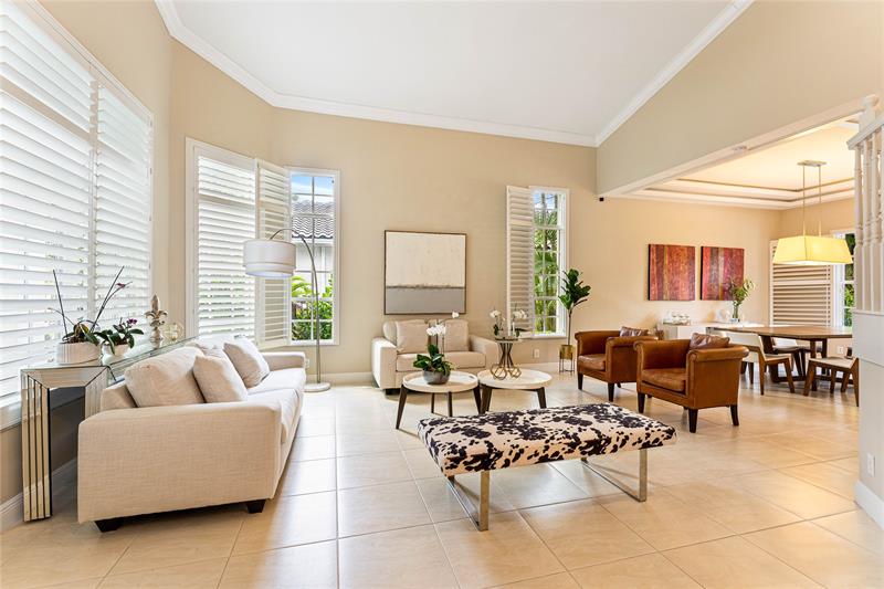 Image 7 of 57 For 2527 Montclaire Cir