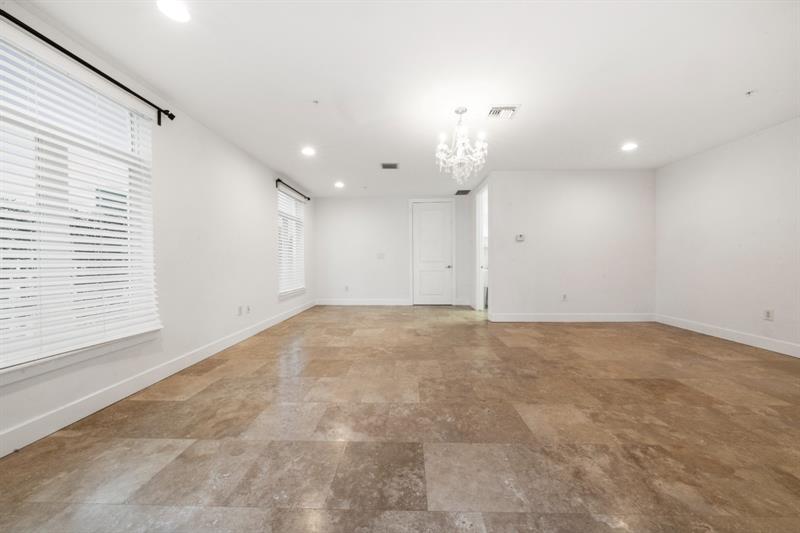 Image 10 of 52 For 61 Isle Of Venice Dr