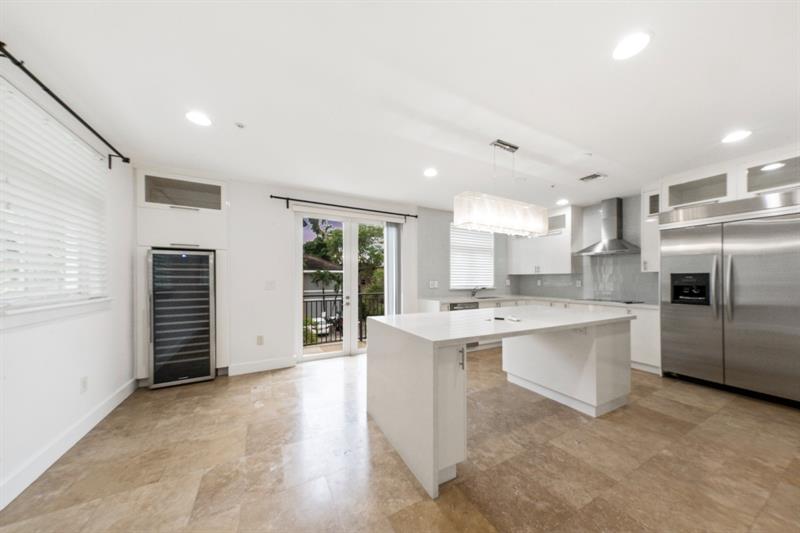 Image 13 of 52 For 61 Isle Of Venice Dr