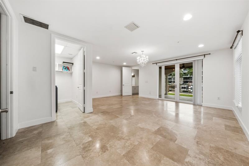 Image 14 of 52 For 61 Isle Of Venice Dr