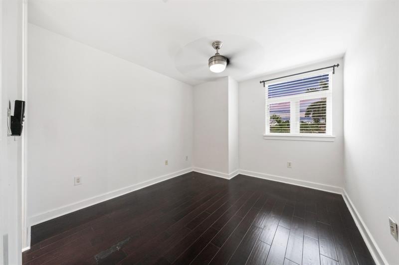 Image 15 of 52 For 61 Isle Of Venice Dr