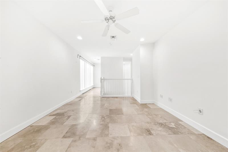 Image 16 of 52 For 61 Isle Of Venice Dr