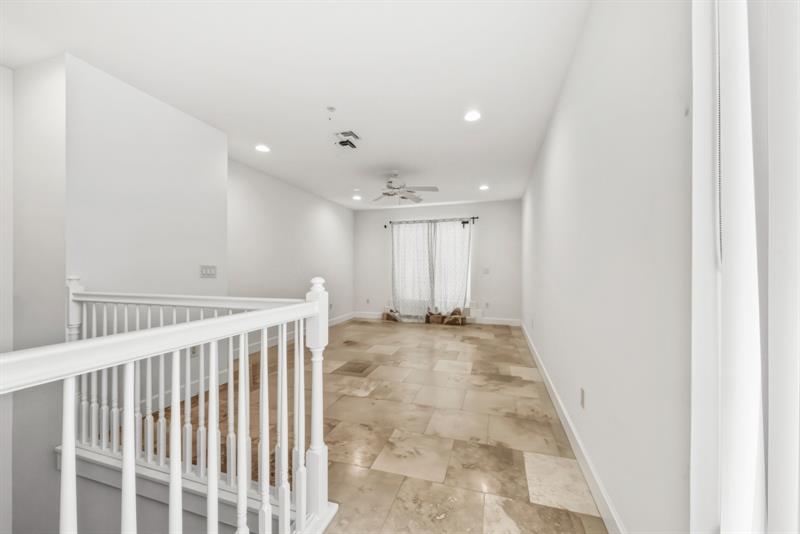 Image 21 of 52 For 61 Isle Of Venice Dr