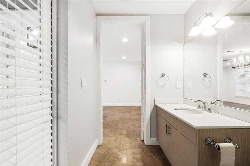 Image 22 of 52 For 61 Isle Of Venice Dr