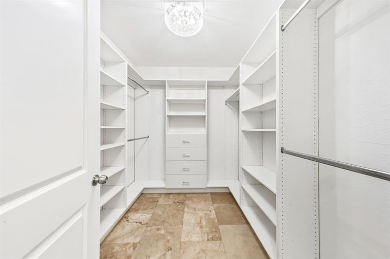 Image 28 of 52 For 61 Isle Of Venice Dr