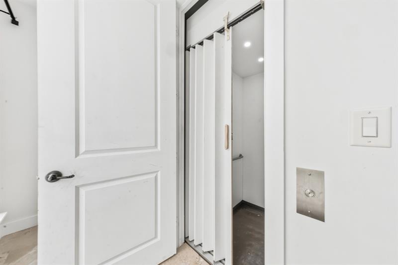 Image 29 of 52 For 61 Isle Of Venice Dr