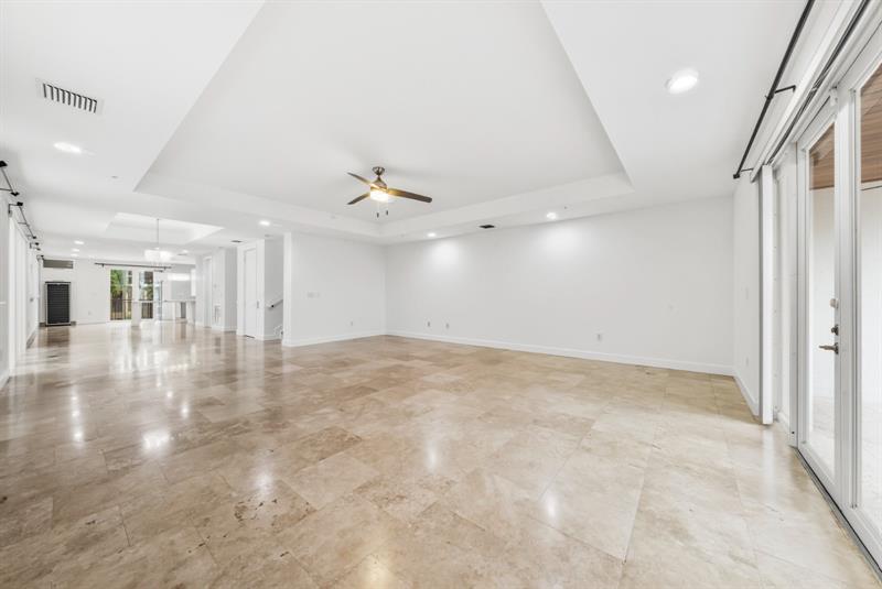 Image 3 of 52 For 61 Isle Of Venice Dr