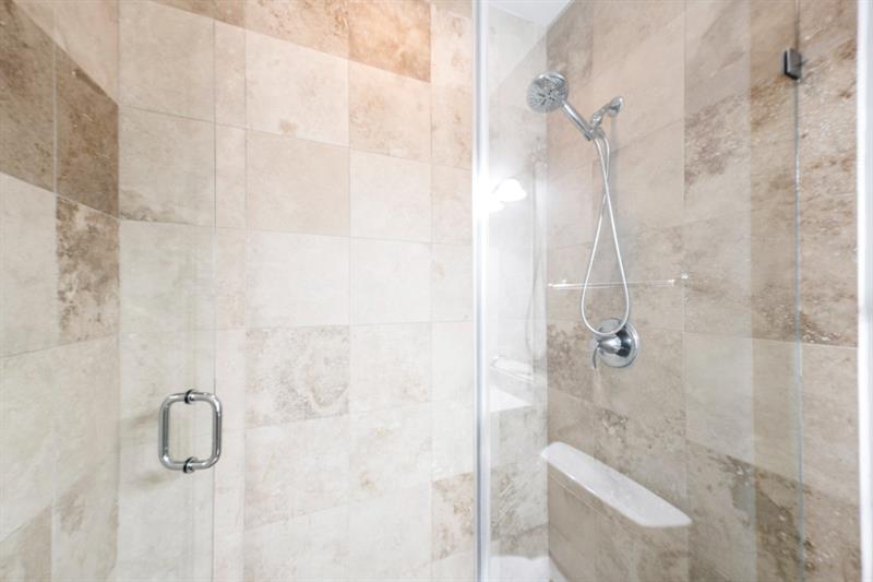 Image 31 of 52 For 61 Isle Of Venice Dr