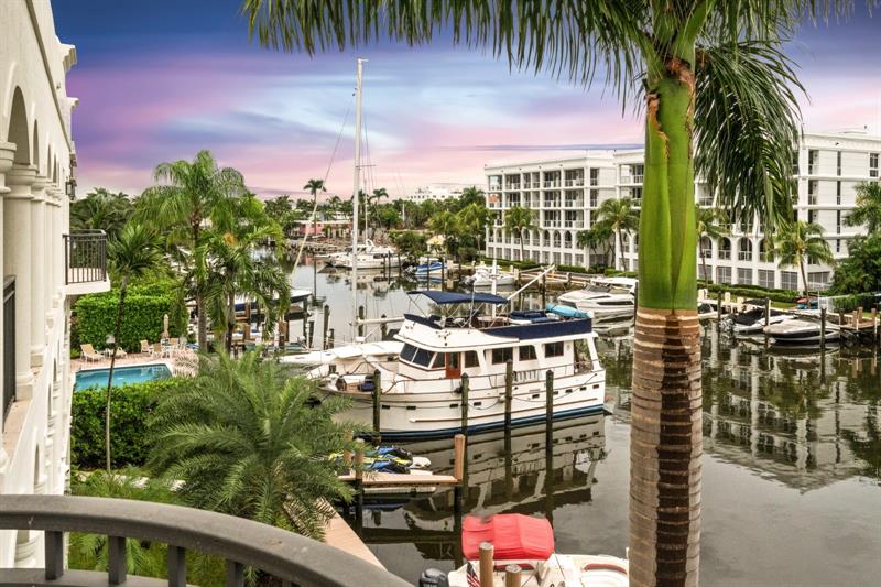 Image 36 of 52 For 61 Isle Of Venice Dr