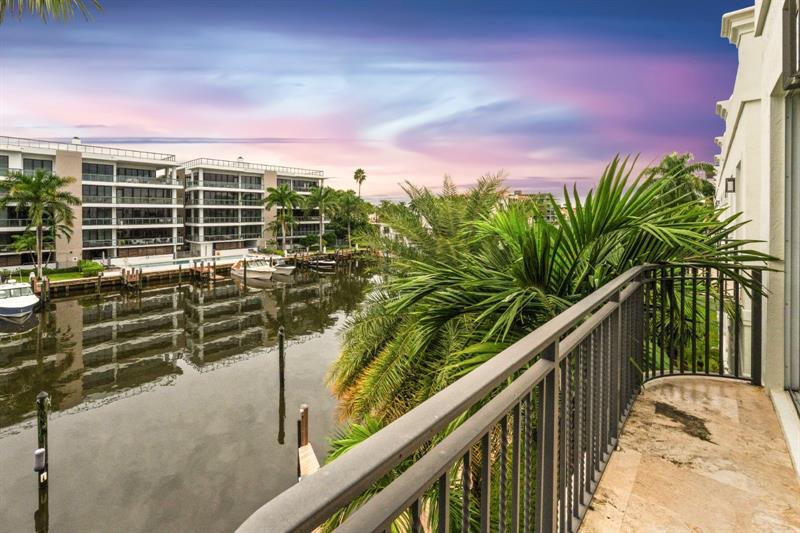 Image 38 of 52 For 61 Isle Of Venice Dr