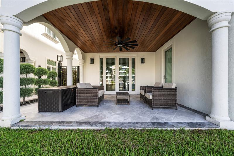 Image 40 of 52 For 61 Isle Of Venice Dr