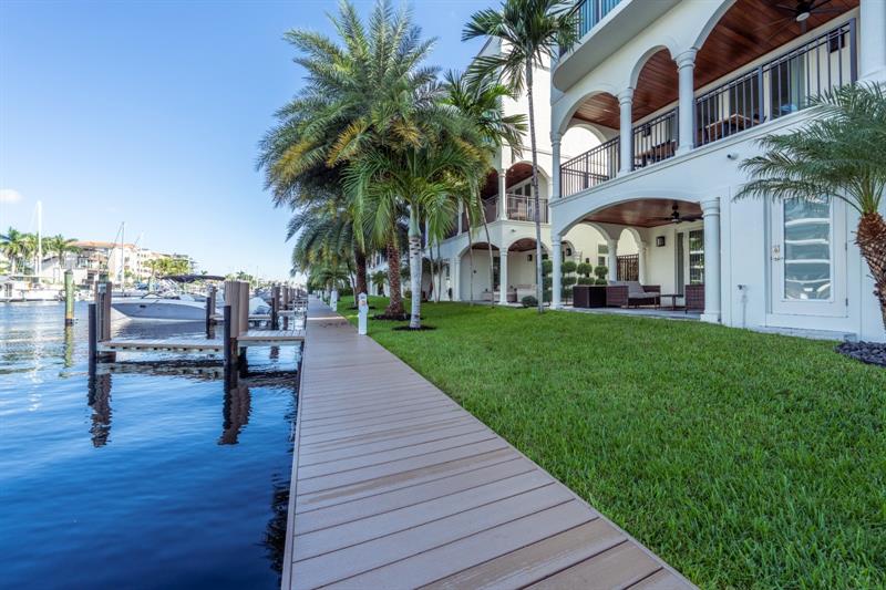 Image 42 of 52 For 61 Isle Of Venice Dr