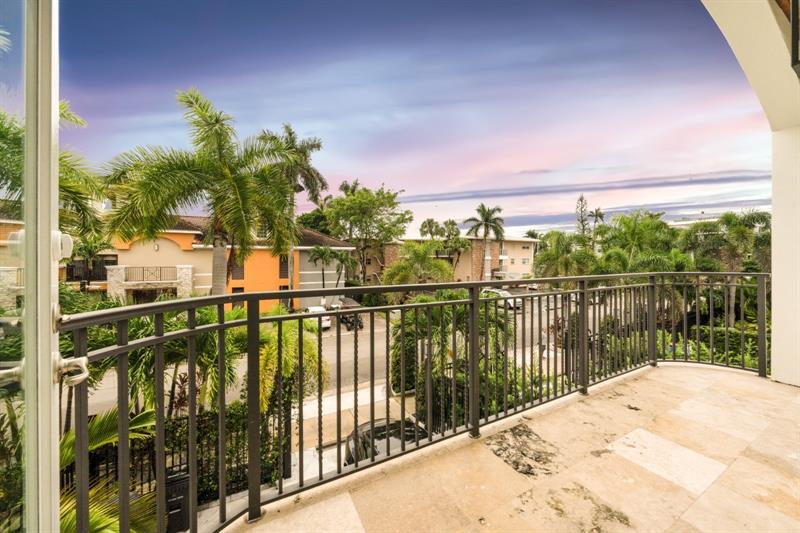 Image 44 of 52 For 61 Isle Of Venice Dr