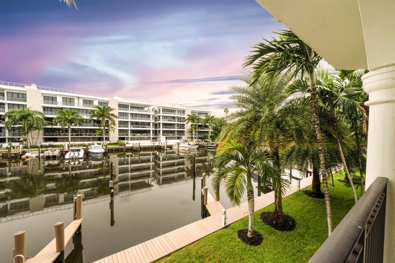 Image 45 of 52 For 61 Isle Of Venice Dr