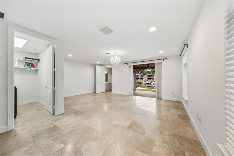 Image 5 of 52 For 61 Isle Of Venice Dr