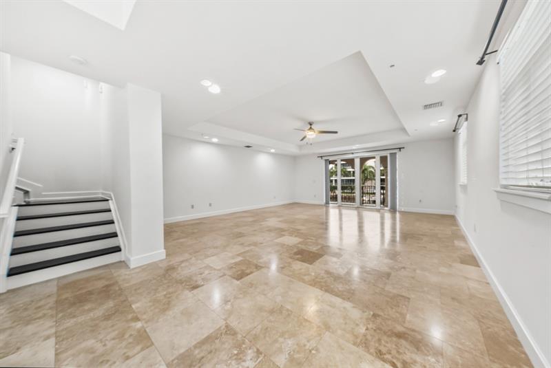 Image 6 of 52 For 61 Isle Of Venice Dr